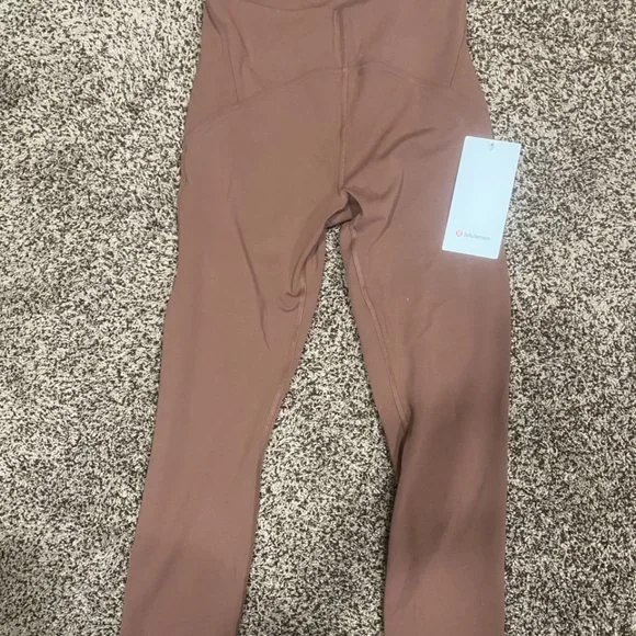 Lulukenib Instill High Rise Tight 25' size 8 - Picture 2 of 3